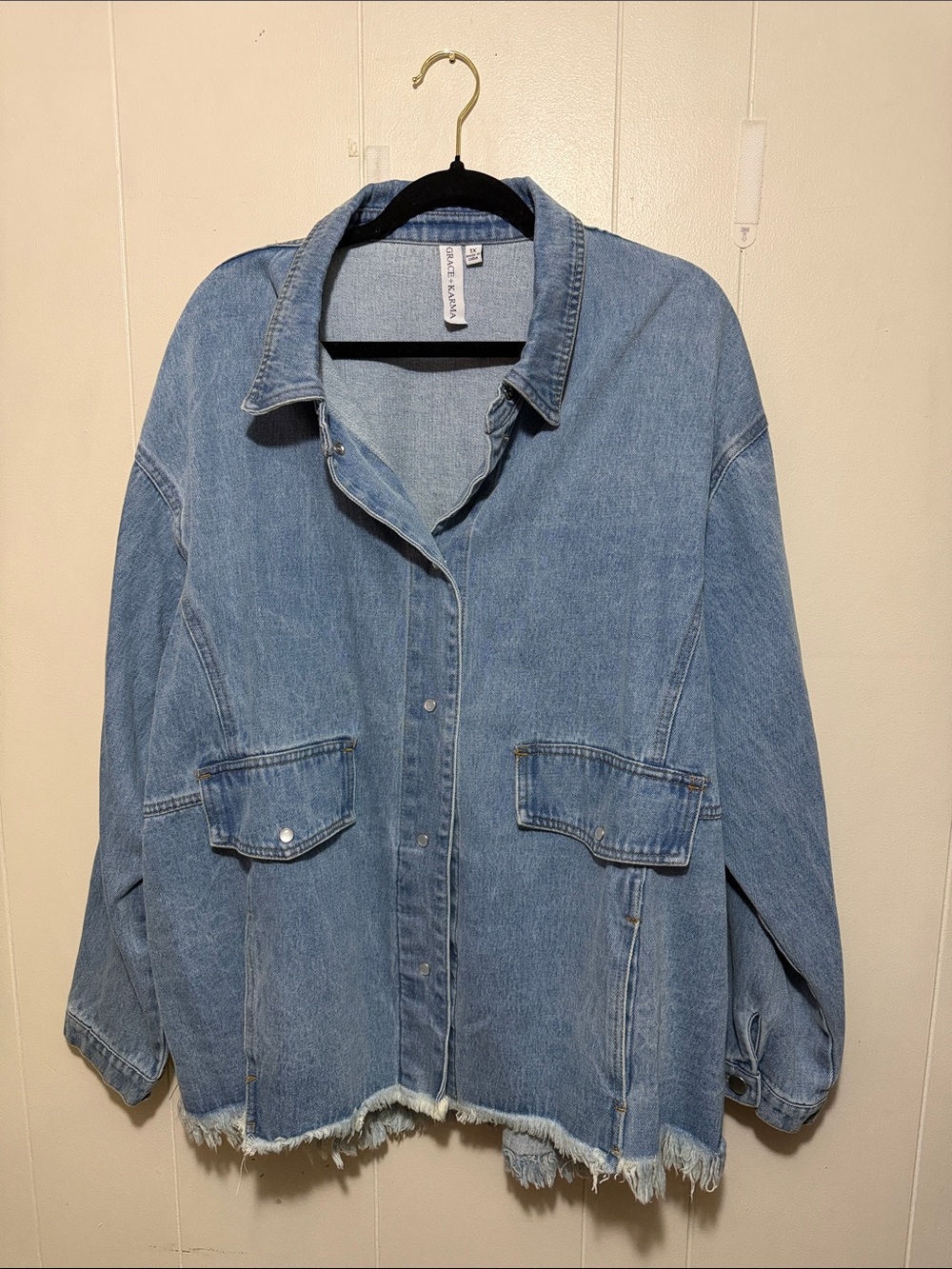 Casual Light Blue Denim Jacket with Frayed Hem